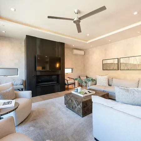 Luxury Townhome With Spectacular Views. Private Hot Tub & Walking Distance To Main Street -